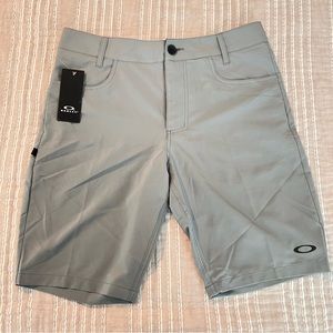 NWT Oakley Baseline Hybrid 21 - Color: Steel Grey - Waist:33